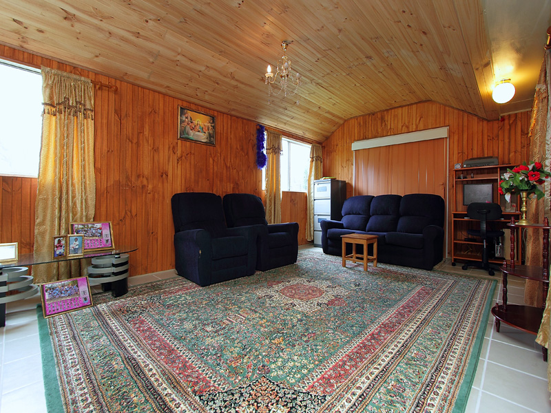 WELL PRESENTED FAMILY HOME Picture 3