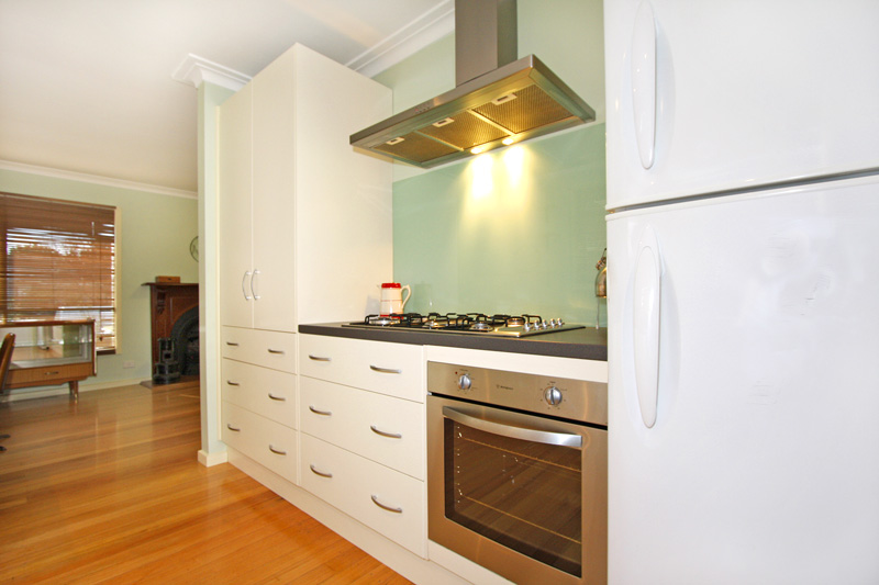 HUGE WORKSHOP OR MASSIVE GARAGE Picture 3