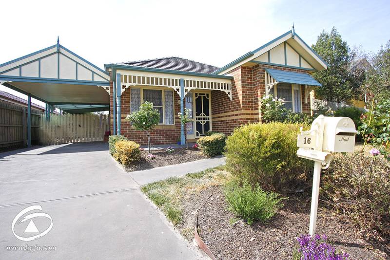 3 BEDROOM BEAUTY Picture 1