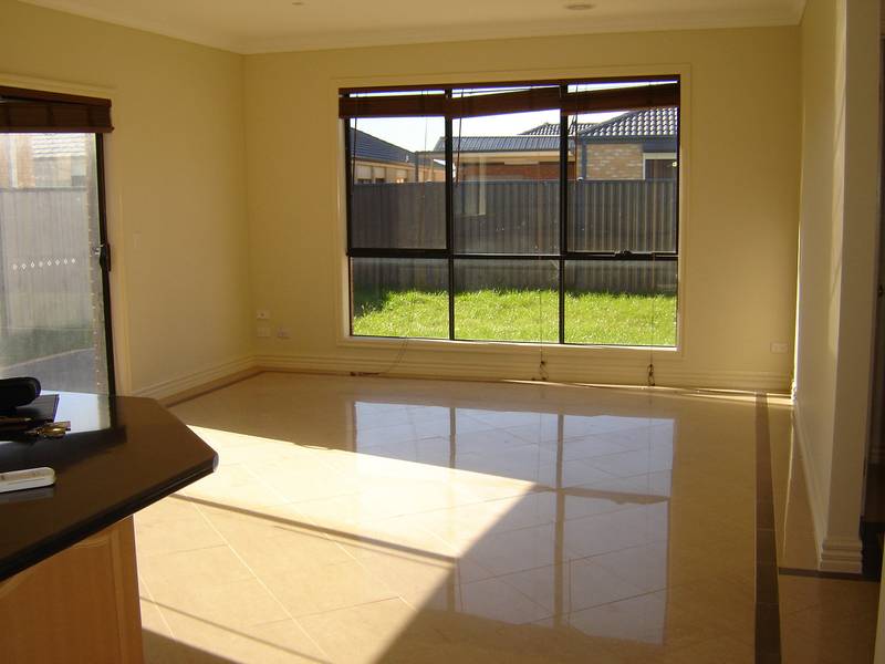 4 BED, 2 BATH, DBLE REMOTE GARAGE + MORE Picture 3