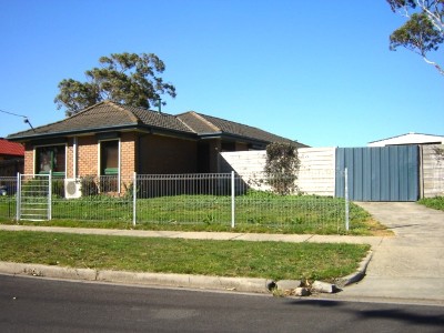 3 BEDDER WITH AIR CON Picture