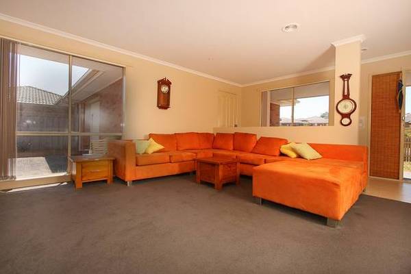 2 YEAR OLD, MODERN FAMILY HOME Picture 3