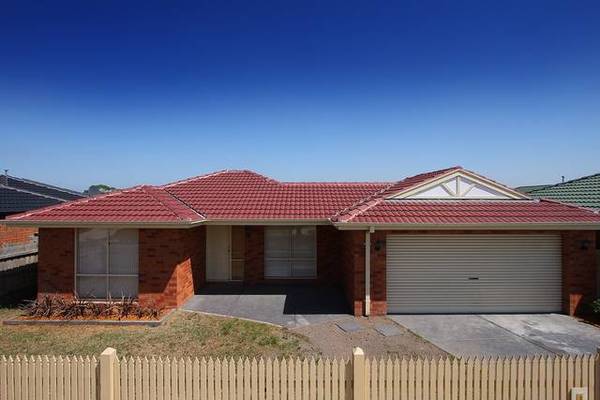 2 YEAR OLD, MODERN FAMILY HOME Picture 2