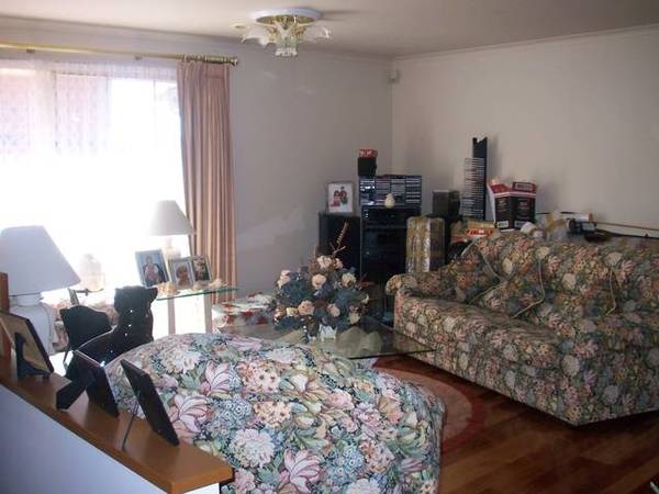 LIVE ON A GRAND SCALE Picture 2