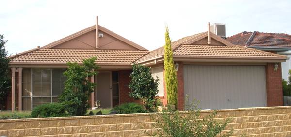 LIVE ON A GRAND SCALE Picture 1