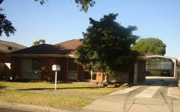 PLENTY OF CAR SPACE Picture 1