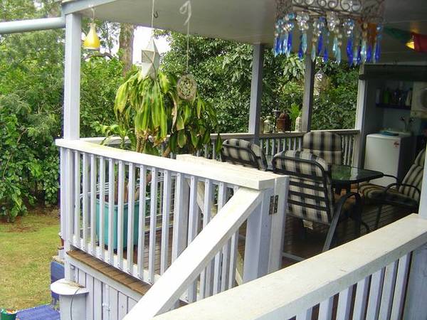 Great Location - Walk to Schools, Pool & Shops Picture 1