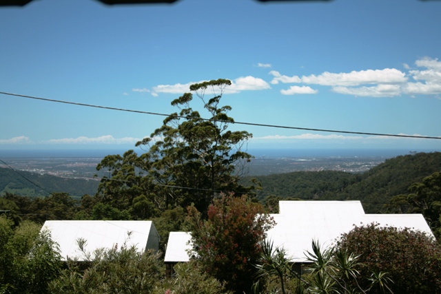 MONSTER HOME WITH STUNNING VIEWS AT A BARGAIN PRICE ! Picture 2