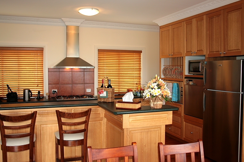 FABULOUS VIEWS, GREAT FAMILY HOME Picture 3