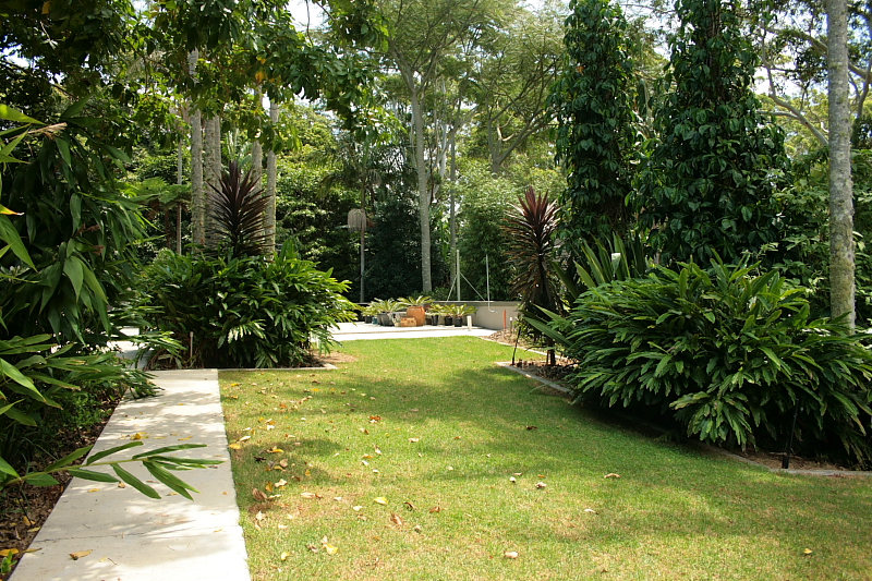 Substantial Property With Commercial Income Potential Picture 3