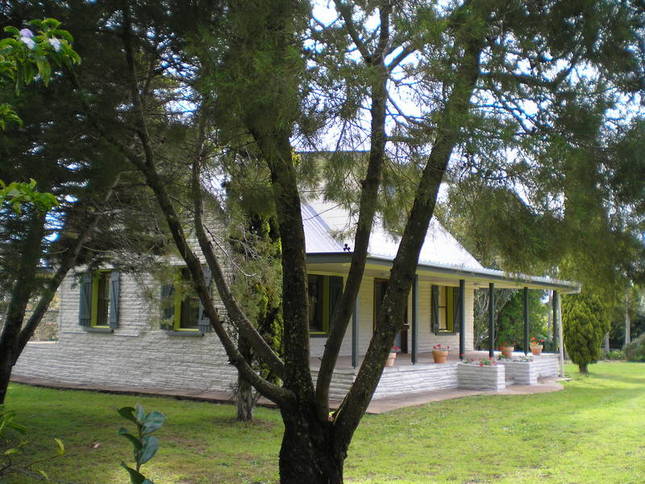 Cute Mountain Cottage, Stunning 1 Acre Block Of Land Picture 1