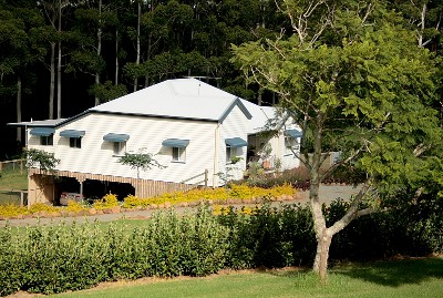 Queenslander Home On 2.5 Acres Ready For The Kids Picture
