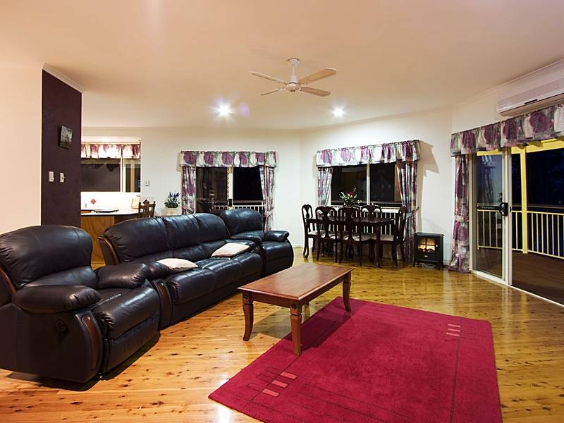 GREAT HOME, GREAT VIEWS AND GREAT LOCATION. Picture 3