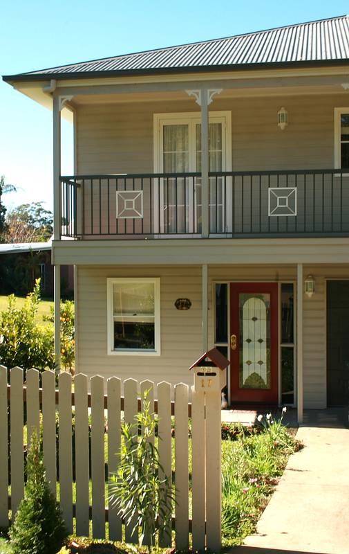 Modern, Classy Family Home in Olde Eagle Heights. Picture 2