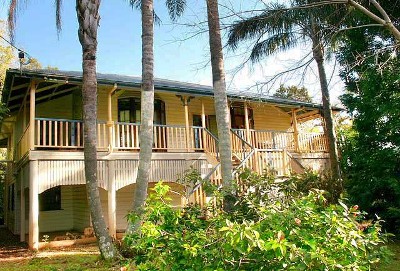Stunning Queenslander On 1 Acre, Walk To Town. Picture Stunning Queenslander On 1 Acre, Walk To Town. Picture