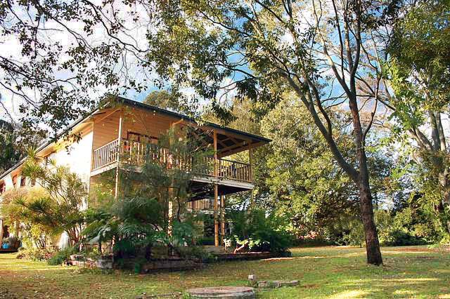 Stunning Queenslander On 1 Acre, Walk To Town. Picture 3