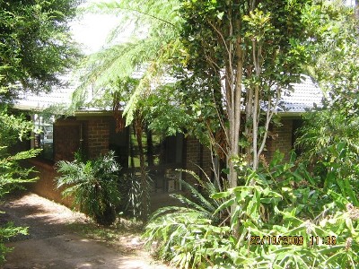 Neat brick & tile home Picture