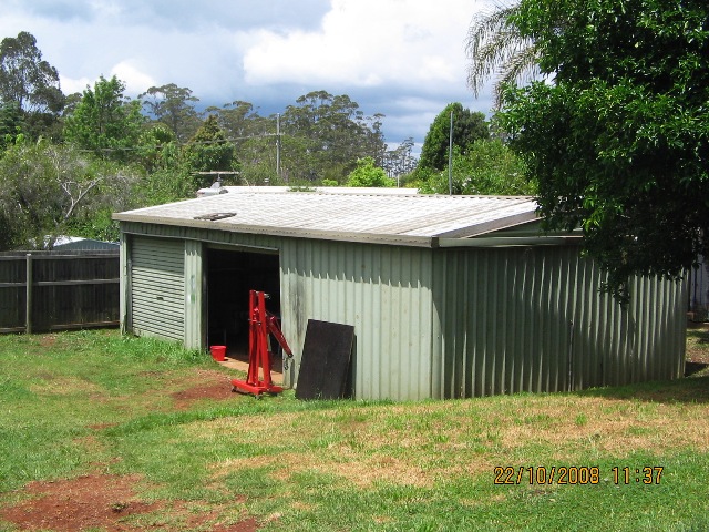 Neat brick & tile home Picture 2