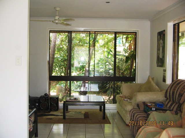 Neat brick & tile home Picture 3