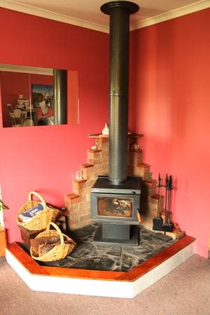 WHEN BRICKS AND MORTAR ARE WHAT YOU ARE LOOKING FOR! Picture 2