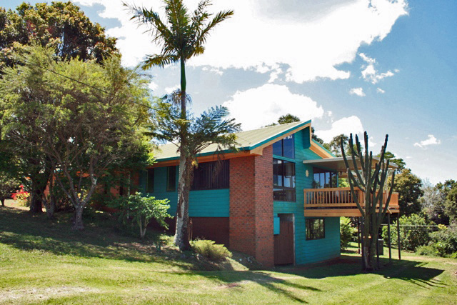 COMFORTABLE FAMILY HOME Picture 1