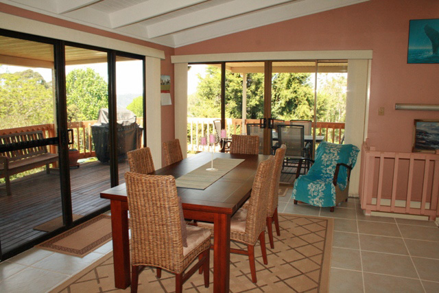 COMFORTABLE FAMILY HOME Picture 3