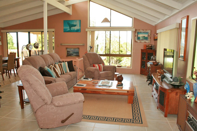 COMFORTABLE FAMILY HOME Picture 2