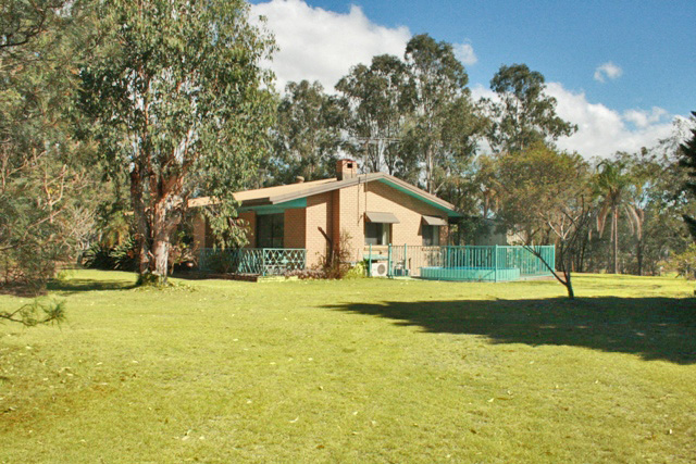 Hobby Farm with the Lot Picture 1