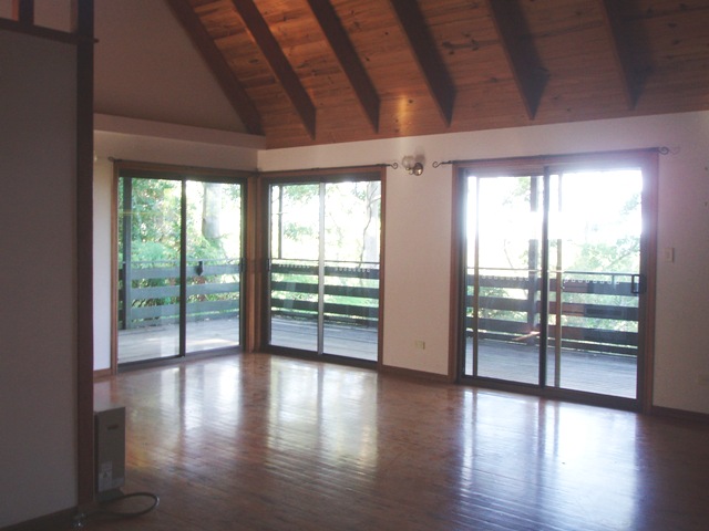 Enjoy spectacular views & native birdlife Picture 2