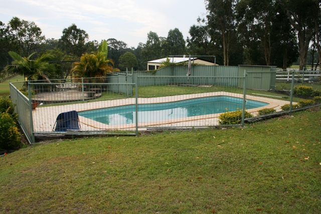 Spectacular 5 acre property Picture 2