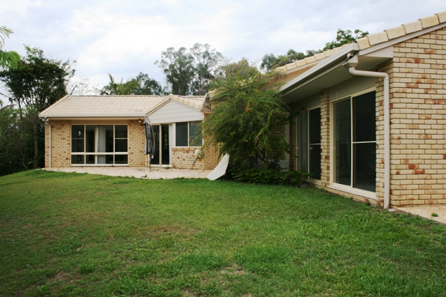 Spectacular 5 acre property Picture 1