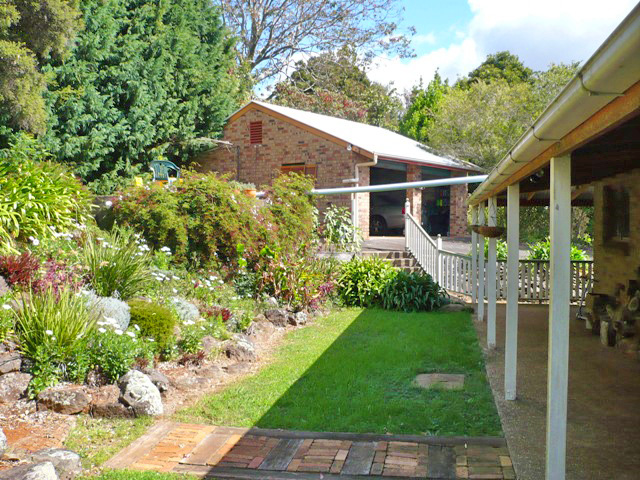 CHARMING FAMILY HOME ON HALF AN ACRE IN FOREST PARK Picture 2