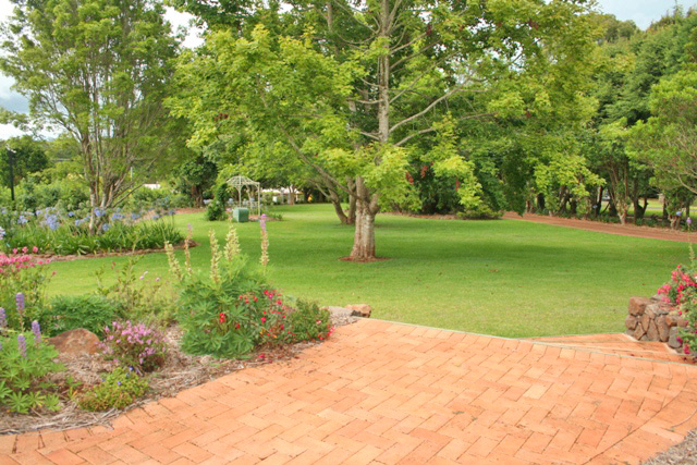 PRIVATE SANCTUARY FILLED WITH COMFORT AND CHARM Picture 3