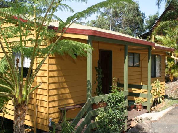 Bright & Sunny Cottage Picture 1