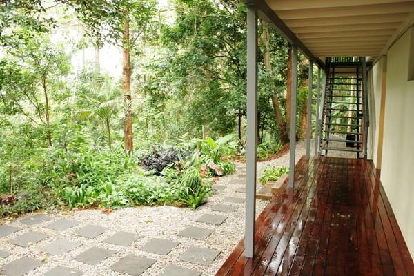 ABSOLUTELY STUNNING Picture 2