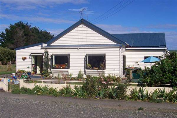 FAMILY HOME WITH SPACE Picture 1