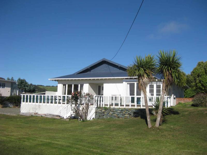 PRIME BEACH FRONT WITH UNOBSTRUCTED VIEWS Picture 2