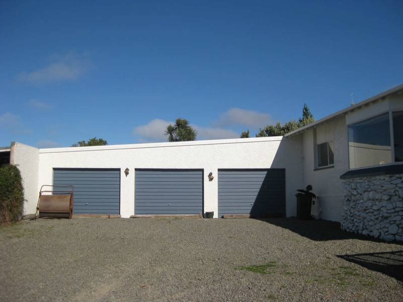 PRIME BEACH FRONT WITH UNOBSTRUCTED VIEWS Picture 3