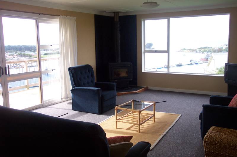 DAZZLING WATER VIEWS Picture 3