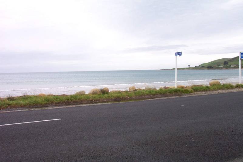 MOTIVATED VENDOR. COLAC BAY WATERFRONT! Picture 2