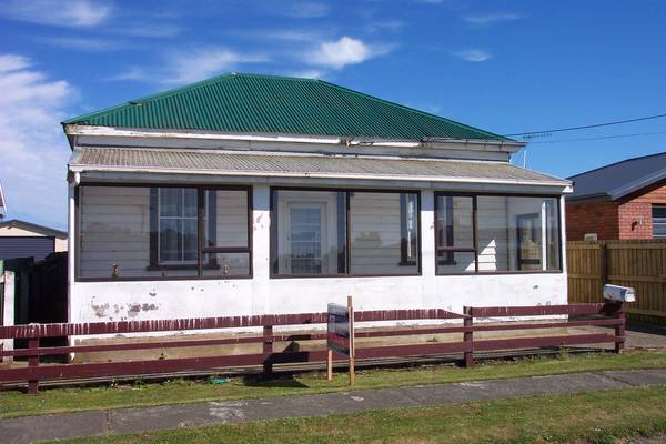 FULLY FURNISHED HOME Picture 1