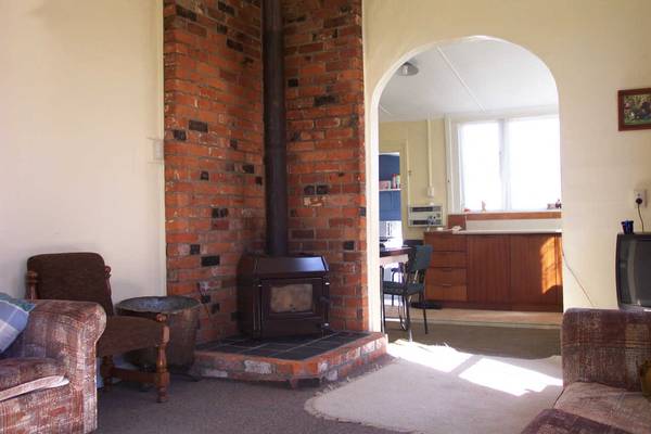 FULLY FURNISHED HOME Picture 3