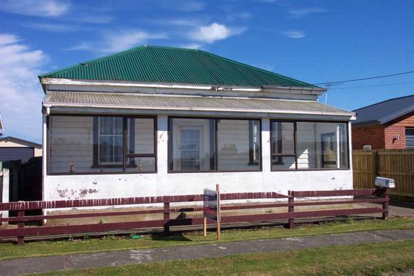 FULLY FURNISHED HOME Picture 2