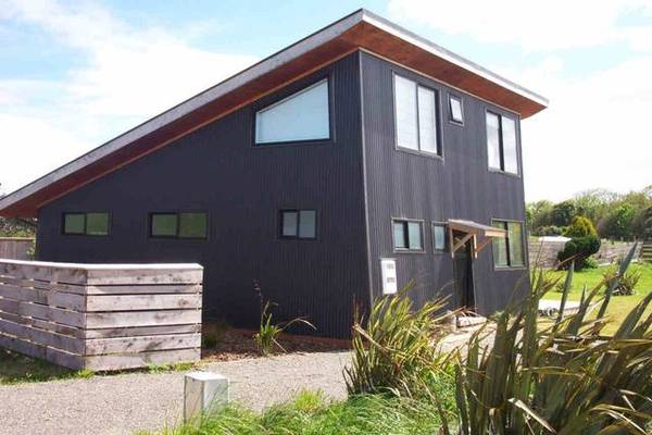 ULTIMATE LIVING - SEASIDE BEACH HOUSE Picture 1