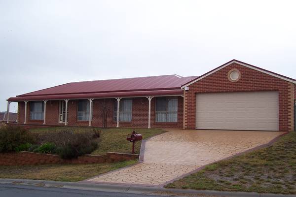 Large 3 Bedroom Home, Views to Canobolas Picture 1