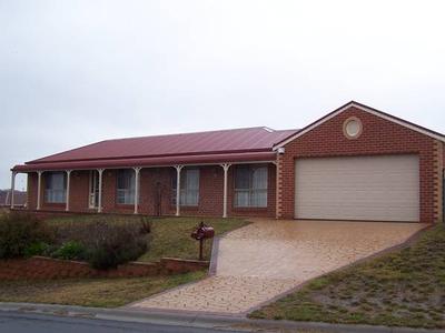 Large 3 Bedroom Home, Views to Canobolas Picture Large 3 Bedroom Home, Views to Canobolas Picture