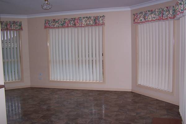 Large 3 Bedroom Home, Views to Canobolas Picture 3