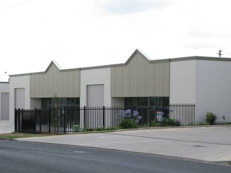 High traffic position, brand new complex. Picture 2