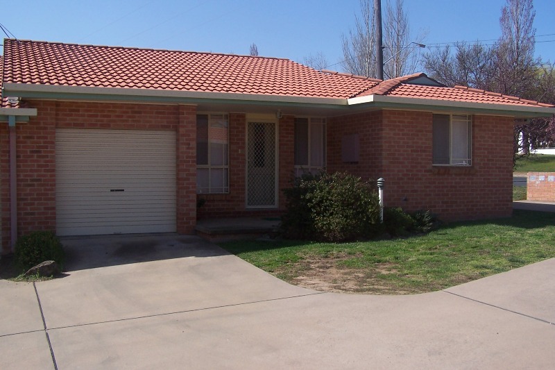 Spacious and modern unit in a quiet complex Picture 1