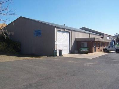 Large industrial shed with ample office space. Picture